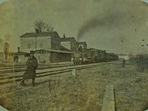 unikátní záběr nádraží Teshen v roce 1886 ještě před přestavbou. Původní budova nádraží v Těšíně z roku 1871 od architekta Gustava Schwerdta, roku 1888